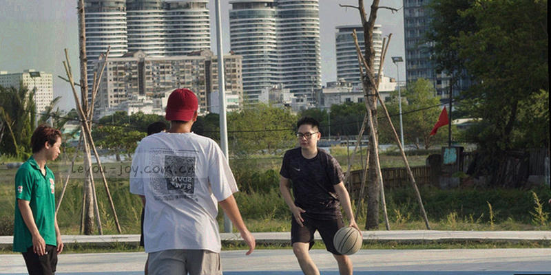 数据加密示意简图，表现手机端与服务器之间的加密传输链路